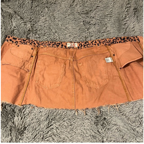 Free People We The Free Women's Leopard Print Denim Zip Up Mini Skirt 26 NWT - Picture 5 of 12